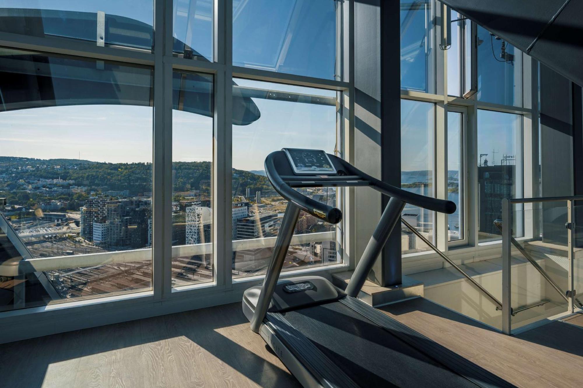 Radisson Blu Plaza Hotel, Oslo Esterno foto The gym on the 15th floor of the hotel