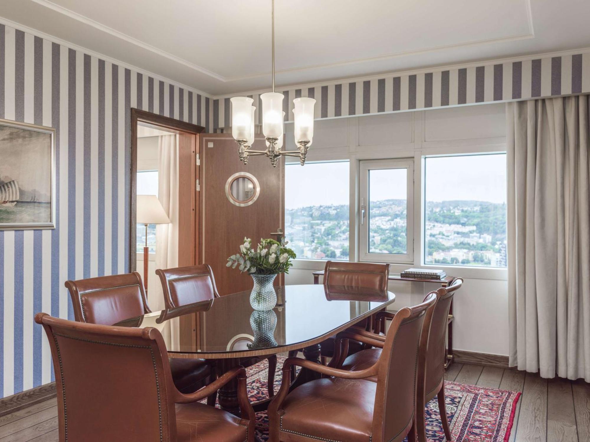 Radisson Blu Plaza Hotel, Oslo Esterno foto The dining room of the suite