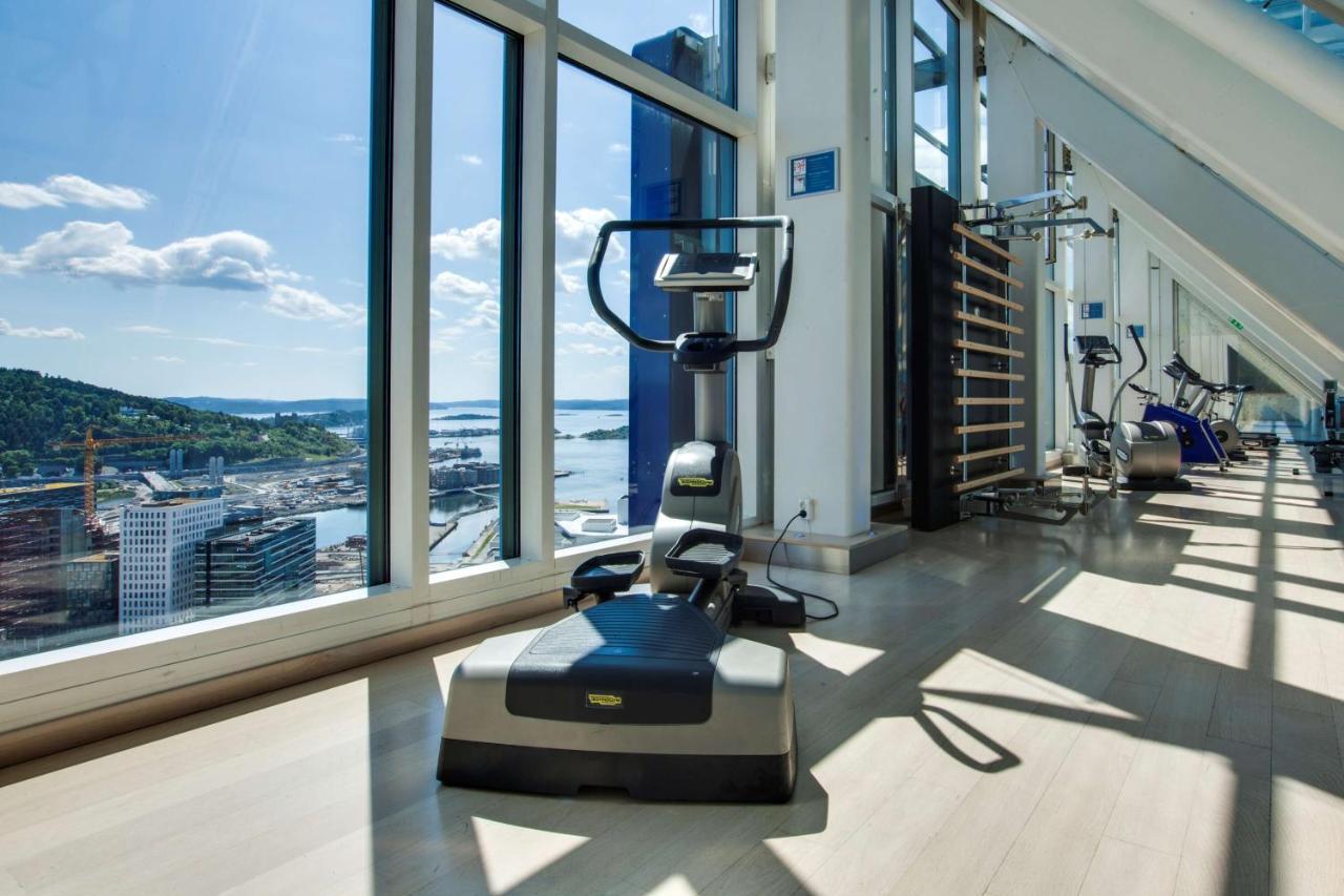 Radisson Blu Plaza Hotel, Oslo Esterno foto Fitness room with a view of the city